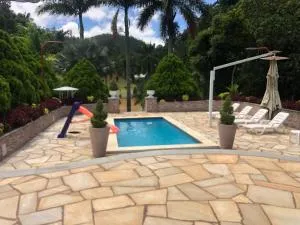 Sitio com Lazer Completo em Marechal Floriano, Piscina, Sauna, Jacuzzi e Lago - Sem estrada de Chão, 9km de Domingos Martins e 47km de Pedra Azul - 弗洛里亚努元帅镇