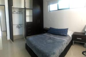 Residencia con ALBERCA y JARDÍN privado