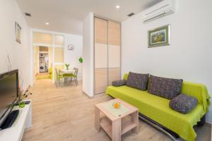 Family-friendly apartments with swimming pool Hvar - 22502