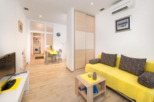 Family-friendly apartments with swimming pool Hvar - 22502