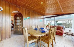 Stunning Home In La Bazouge-De-Chemeré