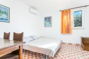 One-Bedroom Apartment with Terrace and Sea View room in Apartment Sevid 4287d