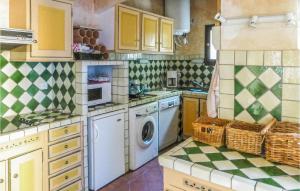 6 Bedroom Stunning Home In Aups