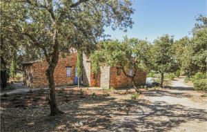 Maisons de vacances 6 Bedroom Stunning Home In Aups : photos des chambres