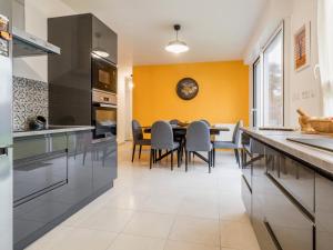 Maisons de vacances Maison familiale calme, a 5 km des plages, jardin clos, garage, wifi, proche Guerande et La Baule - FR-1-306-1264 : photos des chambres
