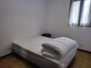 Appartement avec Piscine, Tennis, et Parking - Proche Plages et Commerces - Idéal Familles - FR-1-776-70