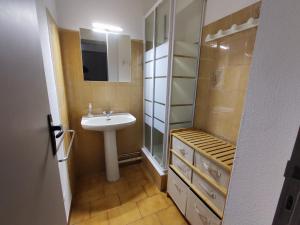 Appartement avec Piscine, Tennis, et Parking - Proche Plages et Commerces - Idéal Familles - FR-1-776-70