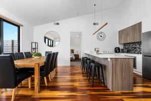 Best of Both Worlds Inverloch