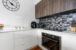 Best of Both Worlds Inverloch