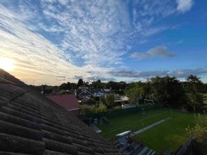 Top of Family Occupied House Double Room with Free Parking in York