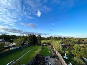 Top of Family Occupied House Double Room with Free Parking in York