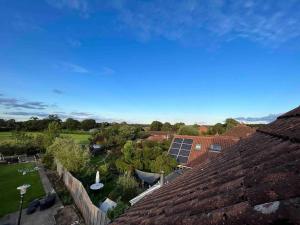 Top of Family Occupied House Double Room with Free Parking in York