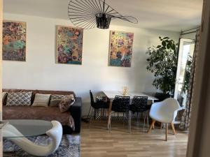 COSY STUDIO PARIS LA DÉFENSE - Ubytování bez kategorie ve městě Courbevoie