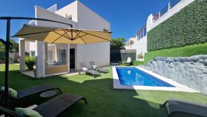 Villa Paraiso-Luxury Villa with Heated Pool
