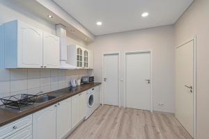 City Centre 3BD Apartment by Hostlovers