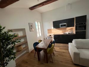 Appartements Louis XIII, Le Somail. : photos des chambres
