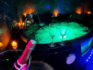 Appartements Love Room Le Baroque / Jacuzzi / Sauna : photos des chambres