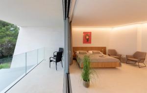 Stunning Home In Petrcane With Wifi 