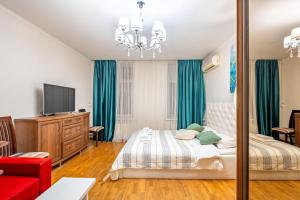 Just another comfy apartment on the main squere. 2 bedrooms, own heating, AC