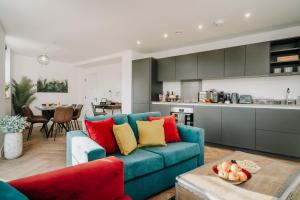 Canal-view Stunning City Living, Fast WiFi, Contractors, Family