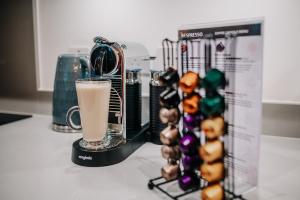 Canal-view Stunning City Living, Fast WiFi, Contractors, Family