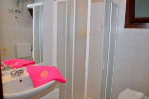 White apartment with terrace - Beahost