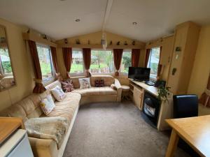 Secluded Woodland Hideaway - 2 Bed with Private Parking
