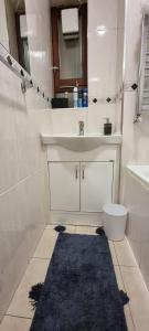 4 Bed Flat - Sleeps 12 - Pets - Wifi
