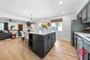 ValleyVibe: Modern Comfort in North Valley - an Irvie Home