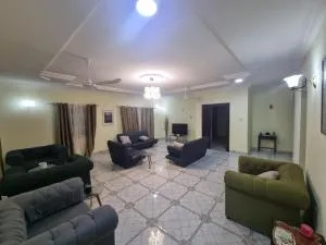 B's Classic and Cozy Apartments - Asebu