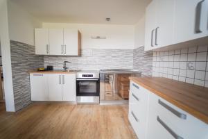 Hiša v vznožju Trške gore