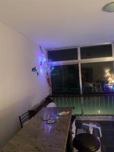 Apto antigo frente mar para alugar