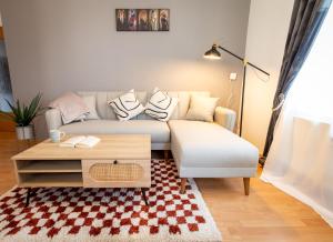 StadtNatur Apartment am Küchwald - 2 SZ mit Balkon, WASCHMASCHINE, Streaming-TV, Badewanne, Arbeitsplatz