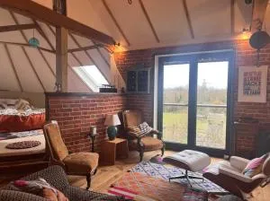Unique luxury self-contained oast apartment - Stansted