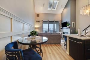 345 Edgewater Inn