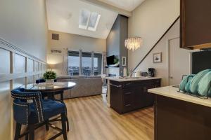 345 Edgewater Inn