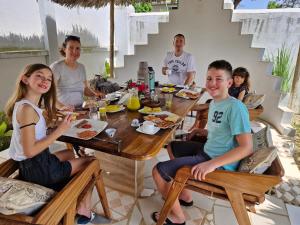 64 ZENJ HOUSE Luxury AIRPORT HOTEL