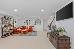 Stones Throw from Capitol Hill Free Parking