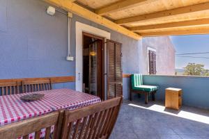 Holiday apartment in Stivan with balcony, air conditioning, WiFi, washing machine 5196-1