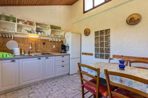 Holiday apartment in Stivan with balcony, air conditioning, WiFi, washing machine 5196-1