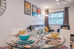 Perfect Belfast Stay, 2 Bedroom, Parking, Walkable by StayByNumbers