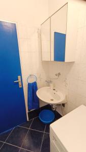 Vesna - room with private bathroom near sea