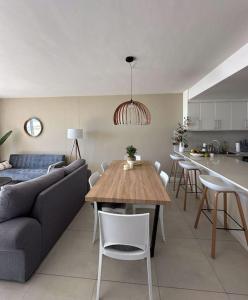 Happy Dolphin - Luxury 3BR Sea View Apartment