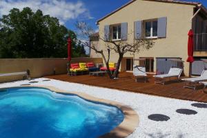 Maisons de vacances Jolie Maison avec jardin et piscine privee : photos des chambres