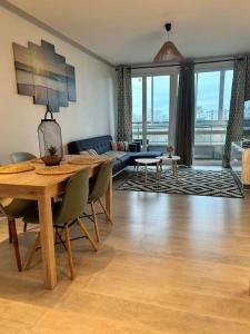 Appartements Appartement 3 chambres avec Wifi proche Tram et aeroport Pensez a valider votre demande de reservation via le mail que vous recevez SVP : photos des chambres