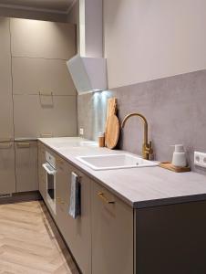 Mere Apartment - Private Yard, Sauna and Pet Friendly