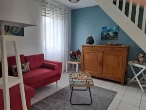 Maison spacieuse sur 2 étages complètement rénovée - Vaux-sous-Coulombs