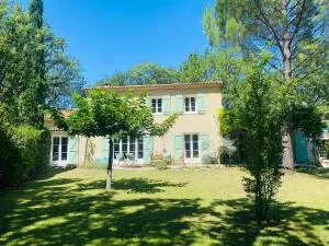 Magnifique villa avec jardin proche centre ville - Saint-Marc-Jaumegarde