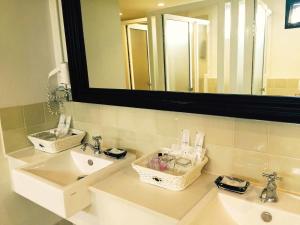 99 The Gallery Hotel