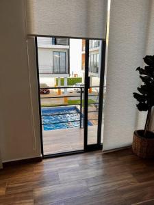 Ubicado en la marinacerca de la playa 2 albercas